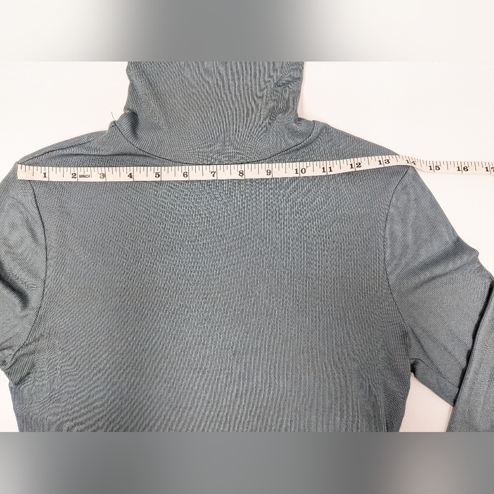 Sunday Best Freshman women's sage turtleneck size M - Picture 11 of 11